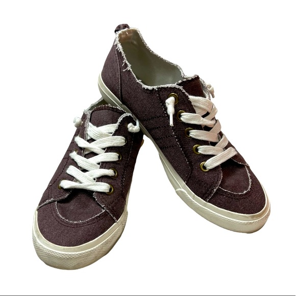 Maurices Shoes - Women’s Maurices Betsy slip on sneaker shoes size 9.5